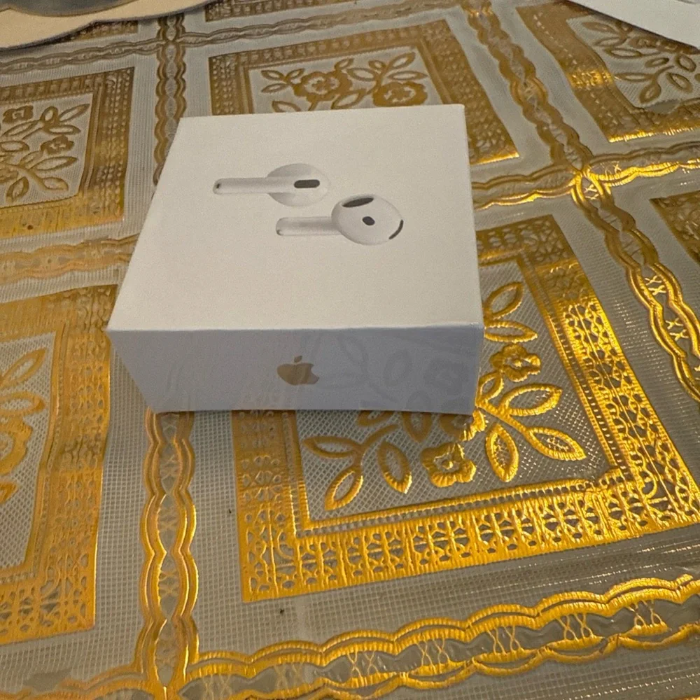 Apple AirPods Wireless Earbuds - White